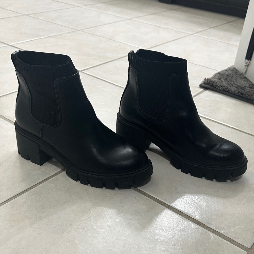 SO Black Chunky Heel Ankle Boots - 8